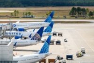 航空管制官に職場復帰要請　トランプ氏「減給」と脅し