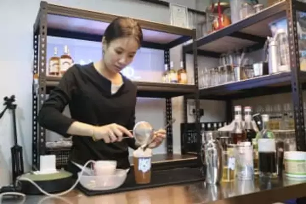 先住民族の伝統酒「トゥア」に新たな息吹　マレーシア、若者が独創的なアレンジで挑戦