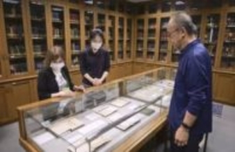 八雲の蔵書「ヘルン文庫」　朝ドラで話題、富山大公開