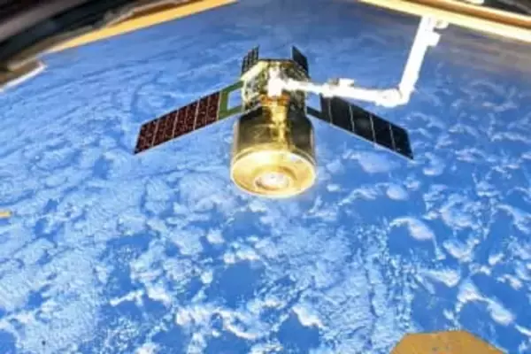 新型補給機が宇宙基地離脱　飛行続け新技術実験へ