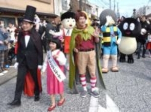 水木さん生誕104年祝賀　鳥取・境港でパレード