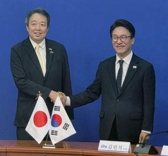 日韓、過去忘れず未来築く　韓国与党代表、大使と会談