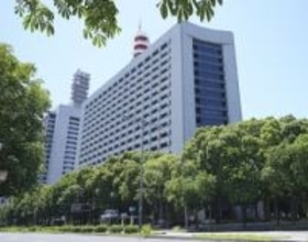 マンションで女性刺される　東京・高田馬場、男は逃走