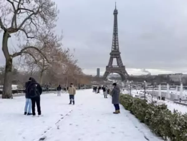 湯浅年子らの名前エッフェル塔に　パリ、女性科学者72人