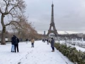 湯浅年子らの名前エッフェル塔に　パリ、女性科学者72人