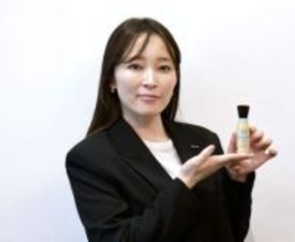 アネッサ　パーフェクトUV　ブラッシュオンパウダーが人気　開発者にヒットのヒントを聞いた【経済トレンド】