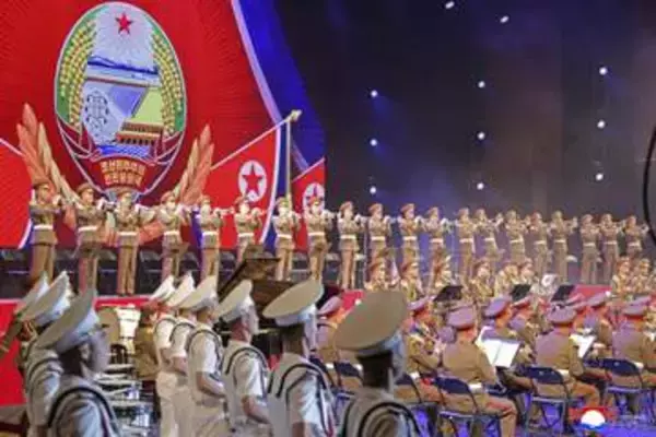 金総書記、国防省楽団の演奏鑑賞　創立80年「軍鼓舞に威力」