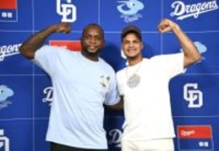 中日のサノー「ホームラン見て」　新外国人が入団会見