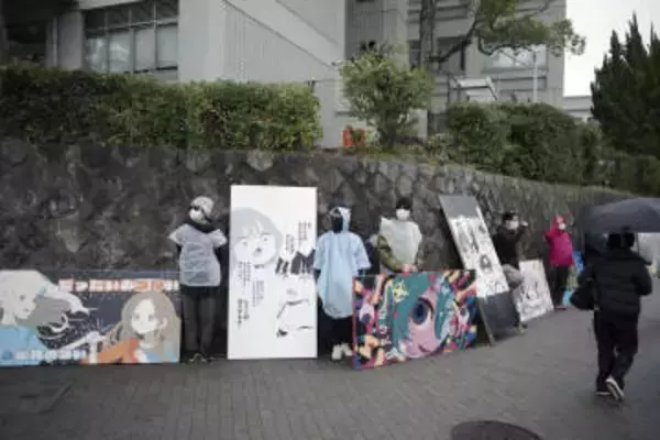 京大入試の風物詩、タテカン並ぶ　「文化守る」、大学側は規制