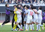 「決勝は神村学園―鹿島学園　全国高校サッカー選手権第6日」の画像1