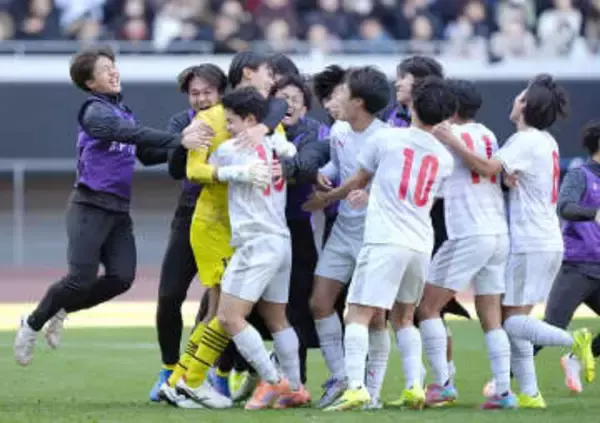 決勝は神村学園―鹿島学園　全国高校サッカー選手権第6日