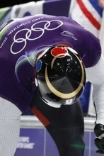 スケルトン、ヘルメットに個性　高橋弘篤は伊達政宗をイメージ