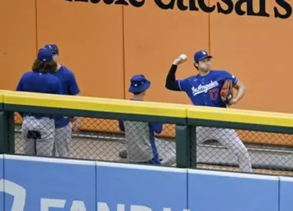 大谷がブルペンで投球練習　変化球を交えて17球