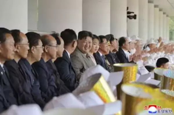 金正恩氏がサッカー観戦　試合でミサイル開発を激励