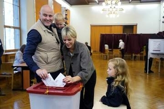 ラトビア与党第1党勢い　親ウクライナ、連立焦点