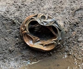 縄文透かし彫りの土製耳飾り発見　埼玉の貝塚、地域間交流存在か