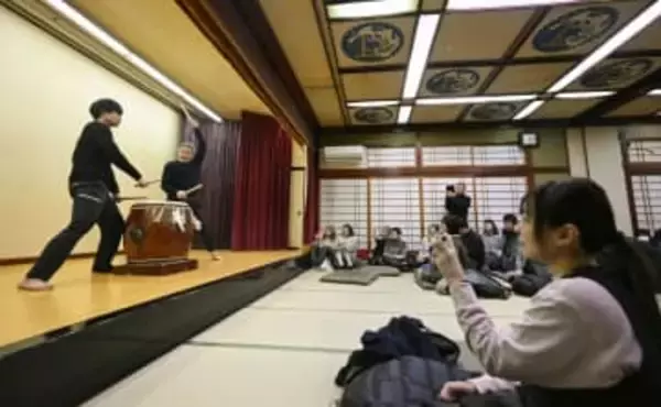 輪島の伝統芸能、力強く打ち初め　「御陣乗太鼓」能登地震被災でも