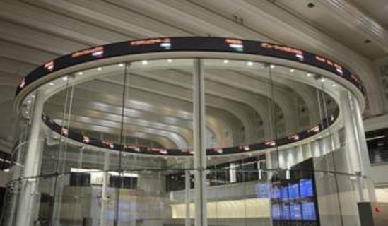 東証、午前終値6万4764円　米株重荷、一進一退の展開