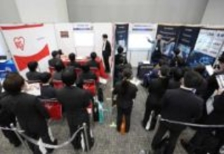 大学生の就活、説明会解禁　企業、初任給上げアピール
