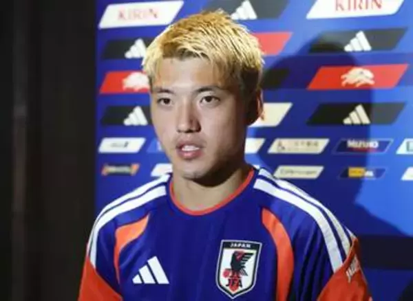 堂安律が第1子誕生を報告　W杯から帰国、長女歓迎を投稿