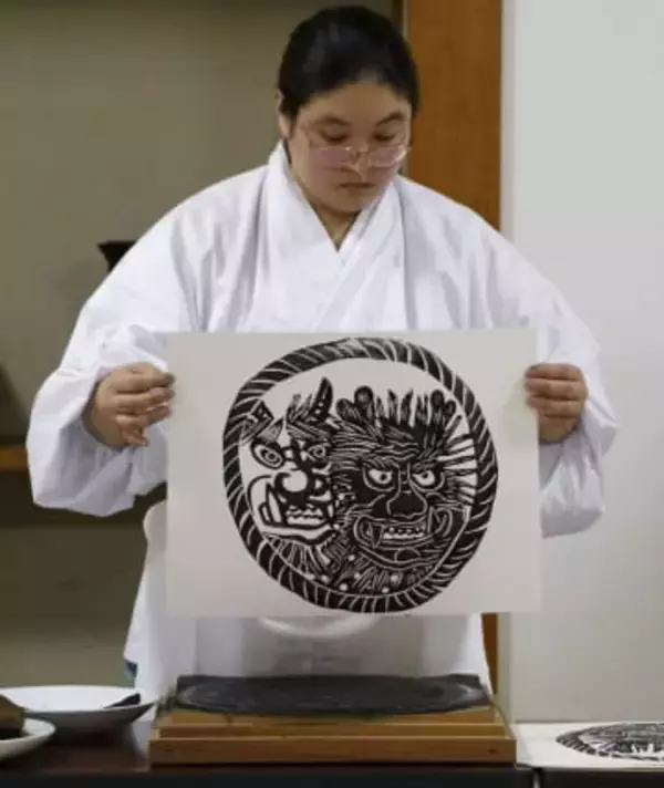 節分前に「鬼面札」作り　厄除け、和歌山・那智勝浦