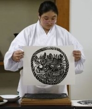 節分前に「鬼面札」作り　厄除け、和歌山・那智勝浦