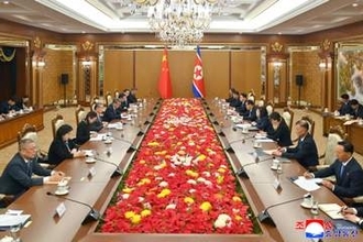 中国と北朝鮮、高官の往来活発化　両外相、平壌の宴会で連携確認