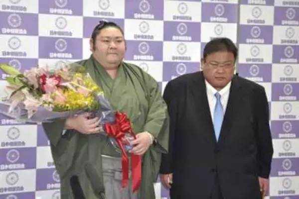 元幕内剣翔「寂しい気持ち」　引退会見、焼き肉店経営へ
