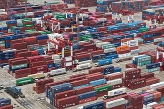 中国、7月の輸出は24％増　9カ月連続のプラス