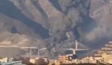 米、インフラ攻撃で圧力　橋破壊、イランは企業標的