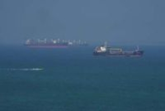 イラン、UAEにミサイル攻撃　米国の海峡通過措置に対抗か