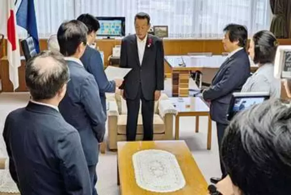 福岡金銭疑惑、百条委議案を提出　県議ら告発者が議長宛てに