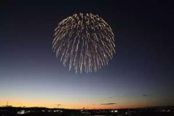 秋夜彩る光の大輪、茨城・土浦花火100年　戦争コロナ乗り越え、起源は慰霊と地域振興