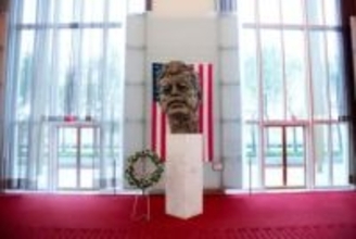 トランプ氏の名前削除要求　米議員提訴、ケネディ・センター