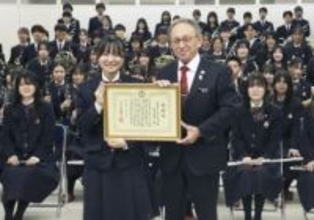 甲子園応援演奏に感謝状　沖縄から兵庫の吹奏楽部へ