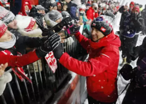 五輪連覇の英雄、ファンに別れ　ジャンプ、ポーランドのストッフ