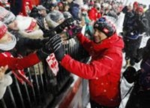 五輪連覇の英雄、ファンに別れ　ジャンプ、ポーランドのストッフ