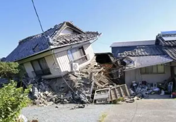 熊本・氷川「昼間作業できない」　猛暑の中、地震の片付けに汗流す