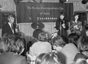 ＜あのころ＞人気の2人が特派員協会に　47年前の12月6日
