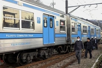 富士急行が脱線、山梨都留　けが人なし、原因調査