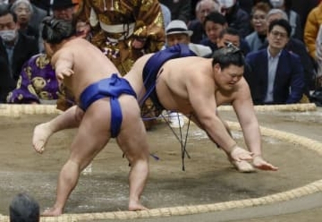 大の里3連敗、藤ノ川は初金星　大相撲春場所3日目