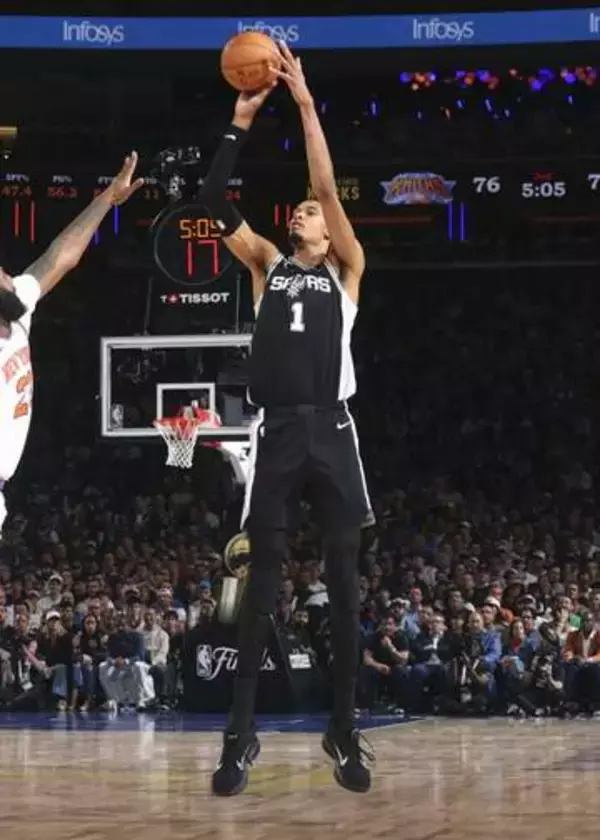 スパーズが初勝利　NBA、トランプ氏観戦