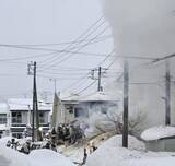 「札幌住宅で爆発か、1人死亡　数人けが、隣家に延焼も」の画像1