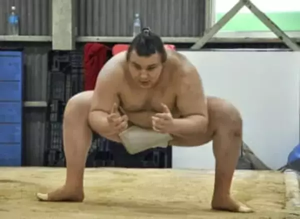 綱とり挑む安青錦、大阪で初稽古　春場所に向け基礎運動で汗