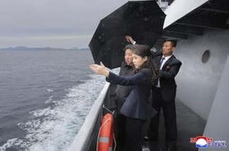 2隻目駆逐艦で試験航海　北朝鮮、金正恩氏が乗船
