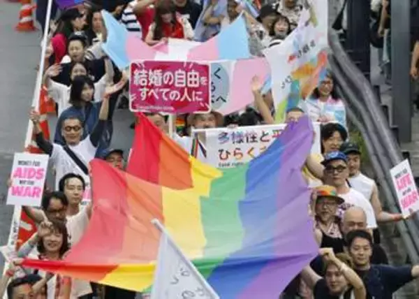 1万5千人がLGBTQパレード　渋谷、「自分らしく生きる」訴え
