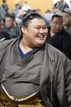 大の里「いい形で締める」　V2へ抱負、福岡で初稽古