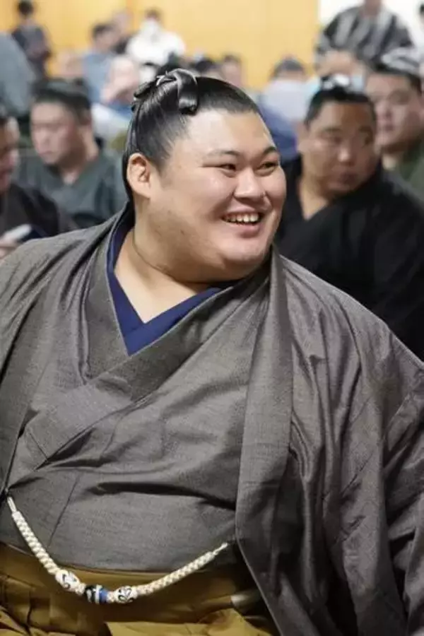 大の里「いい形で締める」　V2へ抱負、福岡で初稽古