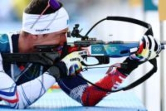 フランスのフィヨンマイエが2冠　バイアスロン・13日