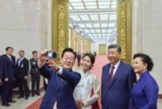 韓国・李大統領、習氏と自撮り　中国製スマホで撮影、親密演出